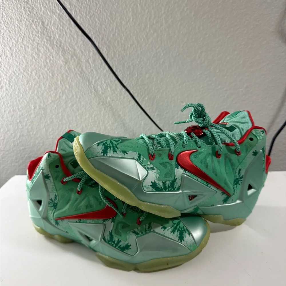 Nike lebron 11 Christmas Men's Sneakers in Green with Red Accents - Picture 2 of 8